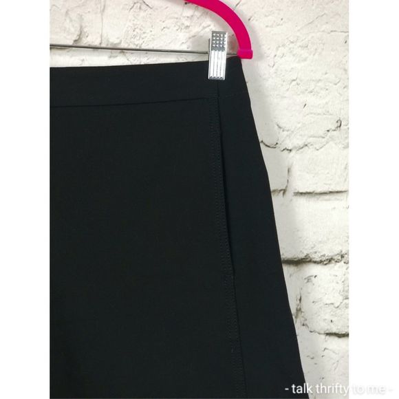 ANN TAYLOR | Flat Front Shorts Size 6 - Picture 2 of 6